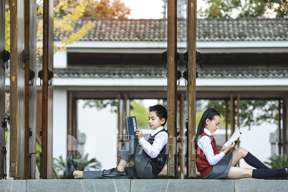 換季時節(jié)，學生校服穿搭的“風度與溫度”